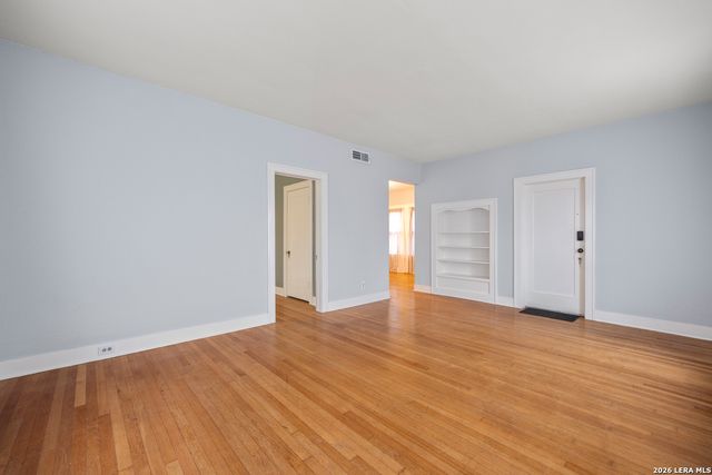 1532 W Huisache Ave, San Antonio, TX 78201