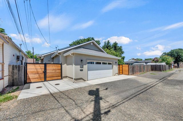 3025 7th Ave, Sacramento, CA 95817