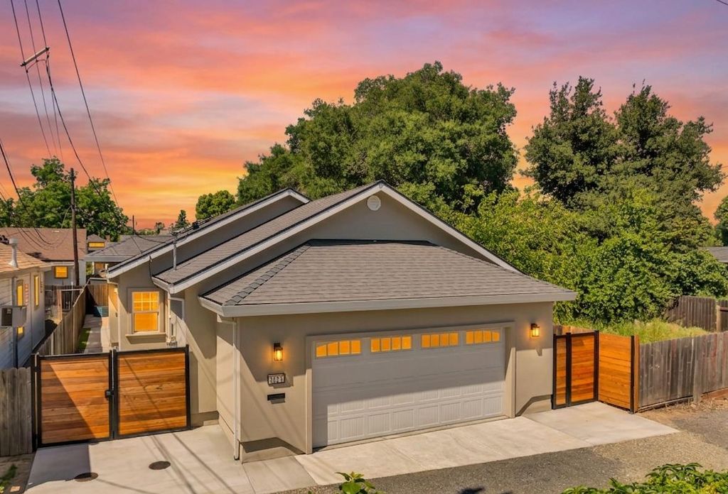 3025 7th Ave, Sacramento, CA 95817