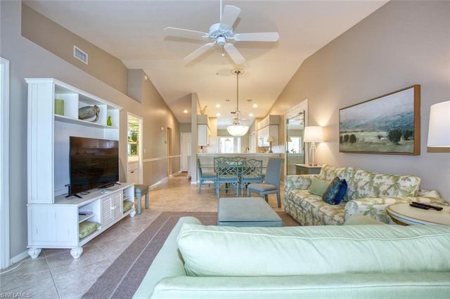 8083 Queen Palm LN 425, Fort Myers, FL 33966
