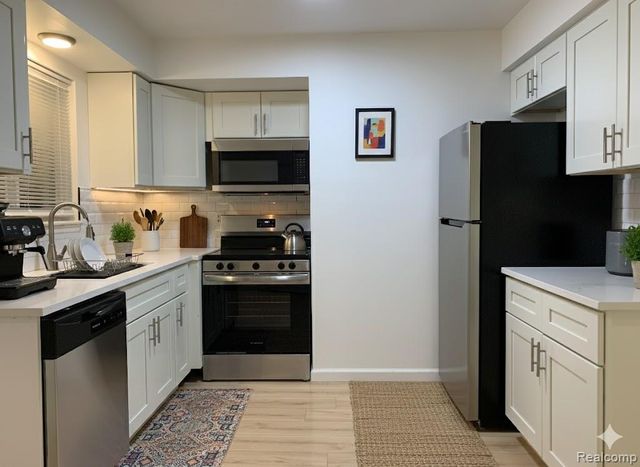 2161 Decker Road 24, Walled Lake, MI 48390