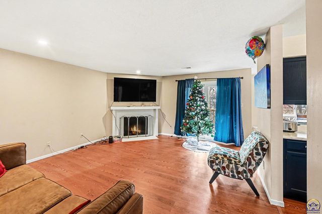 5731 SW 22nd Ter Apt 4, Topeka, KS 66614