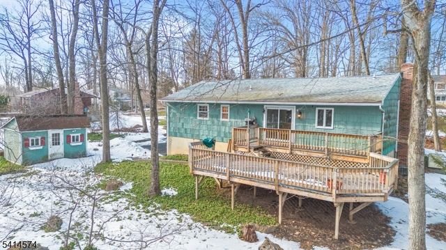 26 Winding Way, Holland Twp., NJ 08848