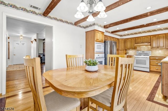 26 Winding Way, Holland Twp., NJ 08848