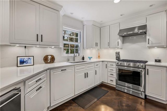 1207 W 67TH Terrace, Kansas City, MO 64113