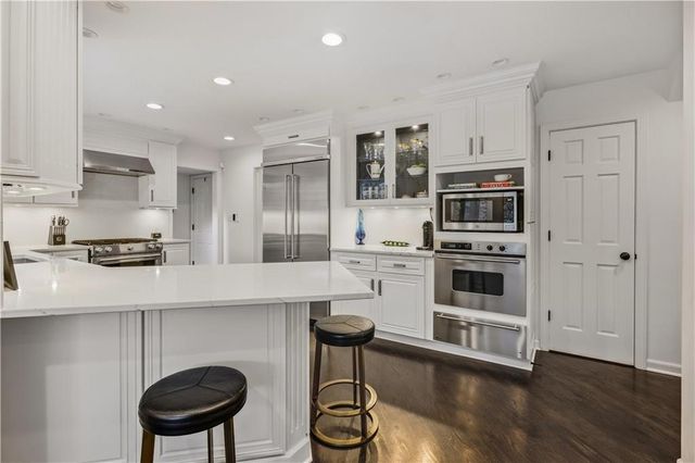1207 W 67TH Terrace, Kansas City, MO 64113