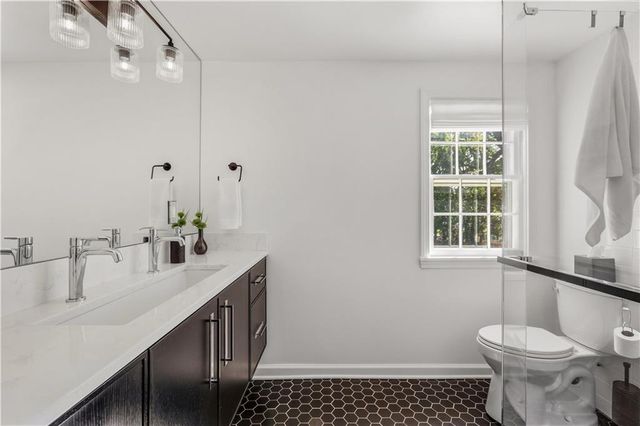 1207 W 67TH Terrace, Kansas City, MO 64113