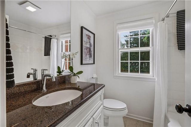 1207 W 67TH Terrace, Kansas City, MO 64113