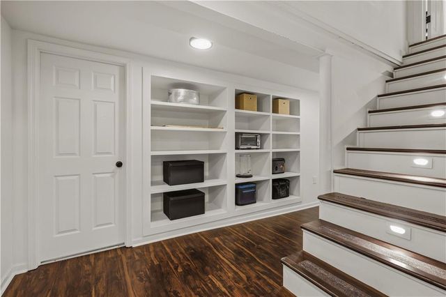 1207 W 67TH Terrace, Kansas City, MO 64113