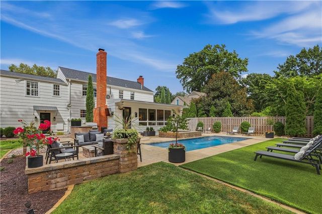 1207 W 67TH Terrace, Kansas City, MO 64113