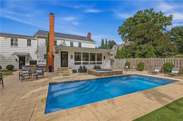 1207 W 67TH Terrace, Kansas City, MO 64113