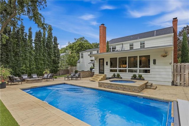 1207 W 67TH Terrace, Kansas City, MO 64113
