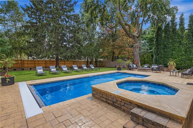 1207 W 67TH Terrace, Kansas City, MO 64113