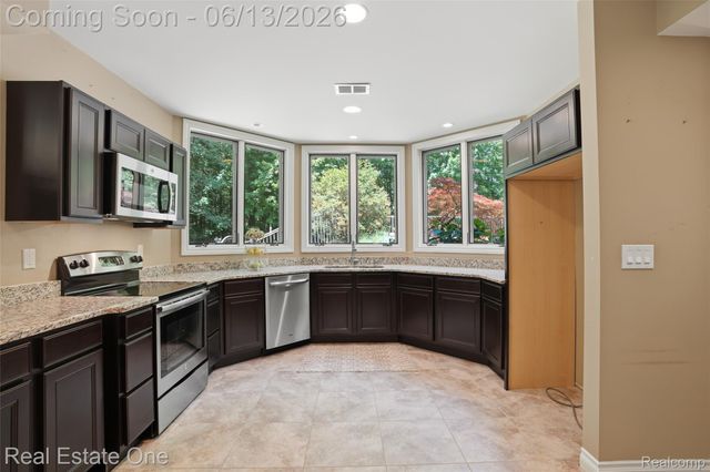 2764 Tall Timbers Drive, Milford Charter Township, MI 48380