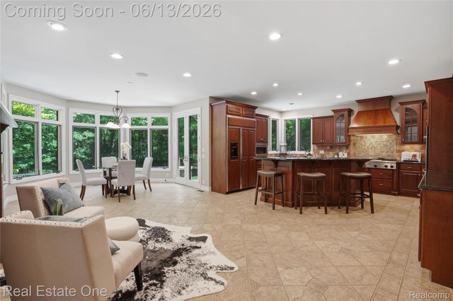 2764 Tall Timbers Drive, Milford Charter Township, MI 48380