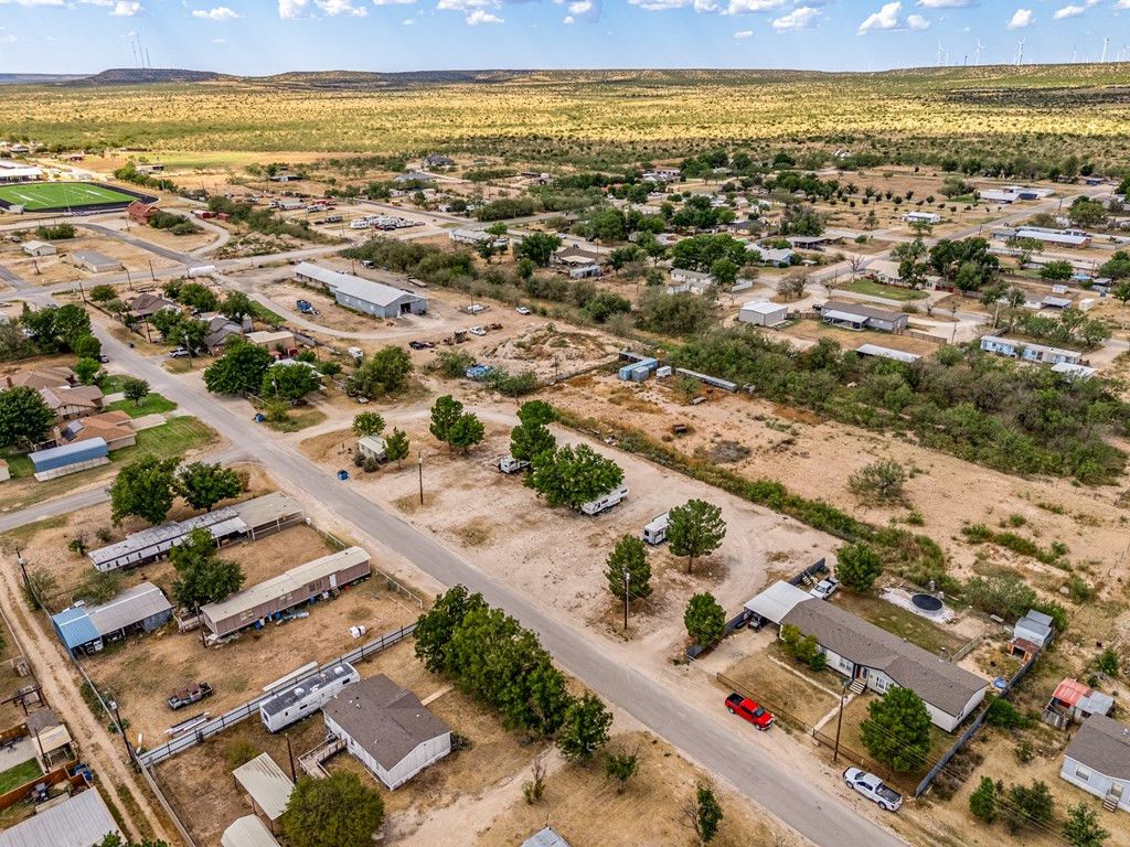Image 10 of property listing at 222 9th Street, Sterling City, TX 76951