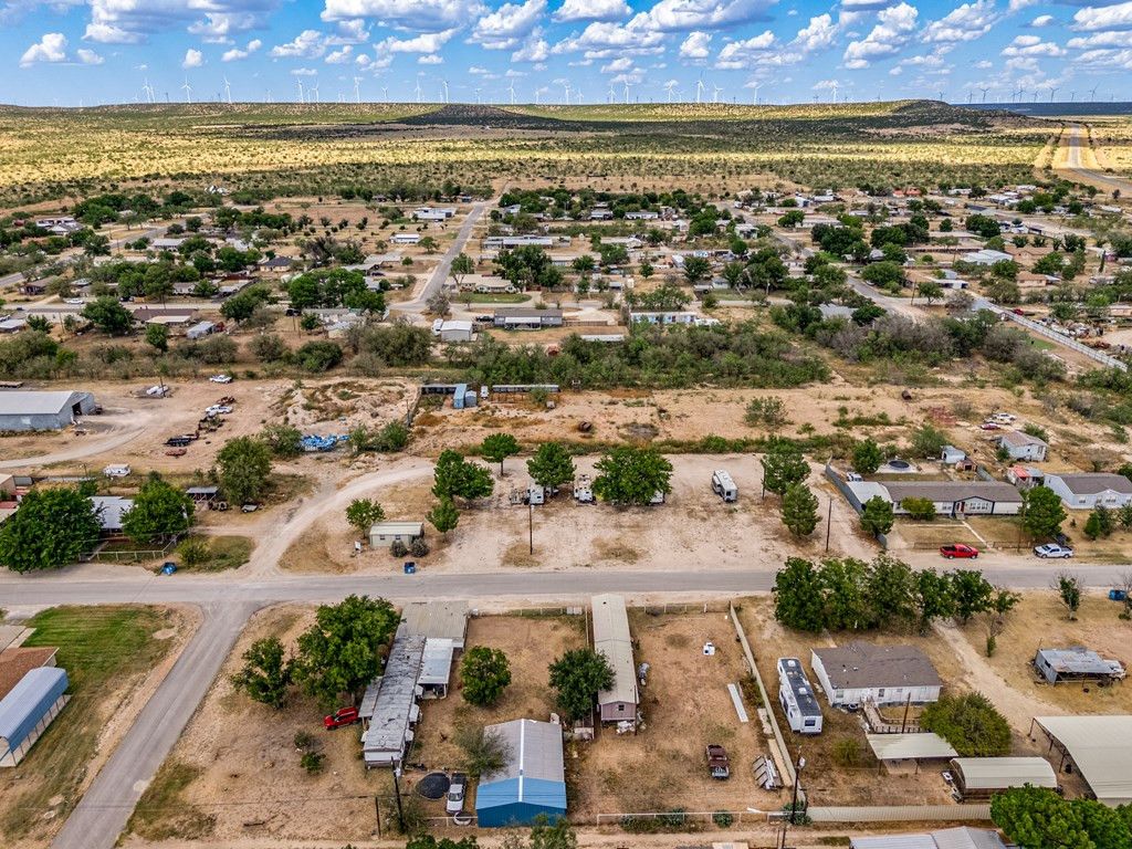 Image 11 of property listing at 222 9th Street, Sterling City, TX 76951