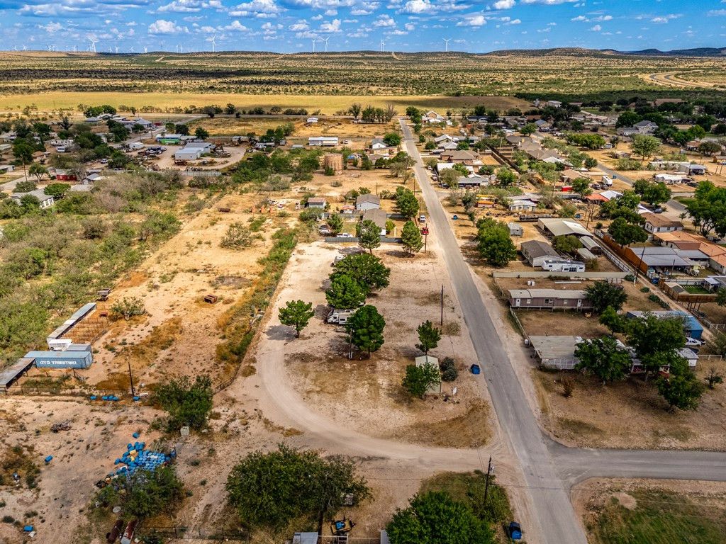 Image 5 of property listing at 222 9th Street, Sterling City, TX 76951