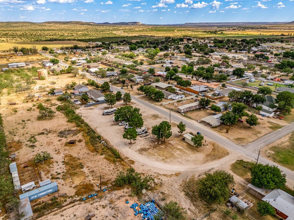 Image 6 of property listing at 222 9th Street, Sterling City, TX 76951