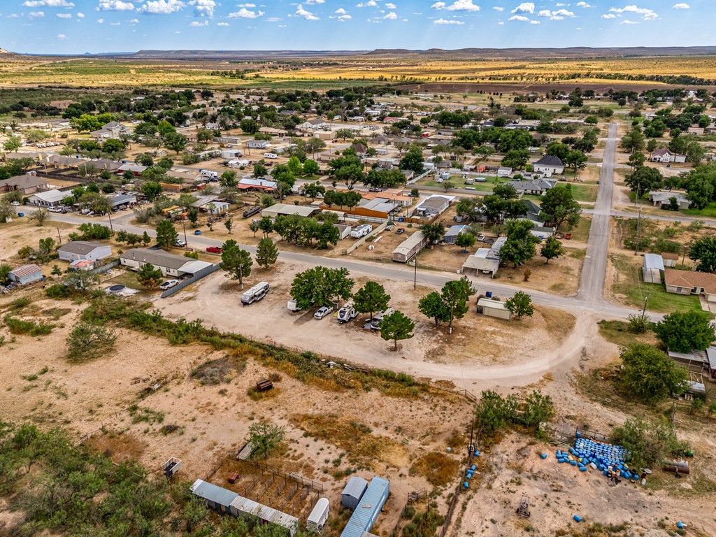 Image 7 of property listing at 222 9th Street, Sterling City, TX 76951