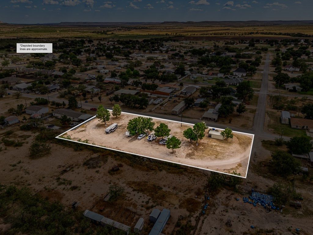 Image 8 of property listing at 222 9th Street, Sterling City, TX 76951