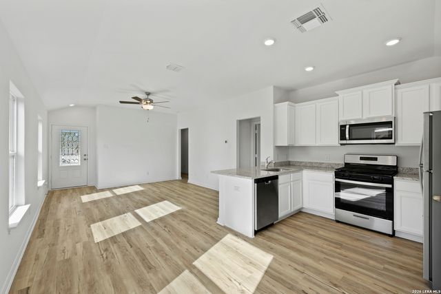 15118 Waterow View, Von Ormy, TX 78073