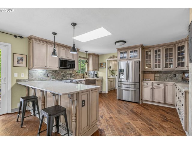 891 YOUNG Rd, Kelso, WA 98626