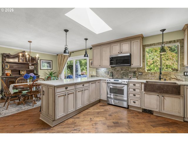891 YOUNG Rd, Kelso, WA 98626