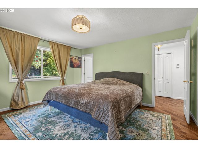 891 YOUNG Rd, Kelso, WA 98626