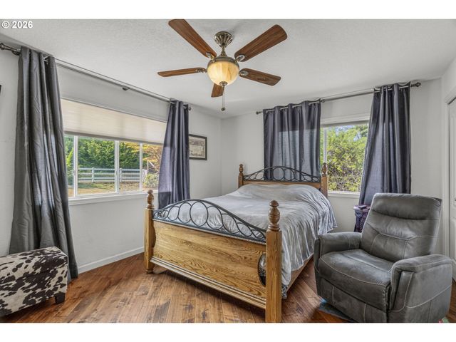 891 YOUNG Rd, Kelso, WA 98626