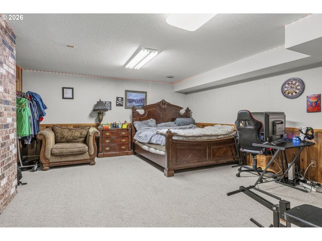 891 YOUNG Rd, Kelso, WA 98626