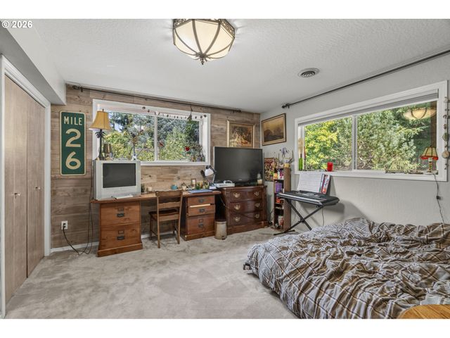 891 YOUNG Rd, Kelso, WA 98626