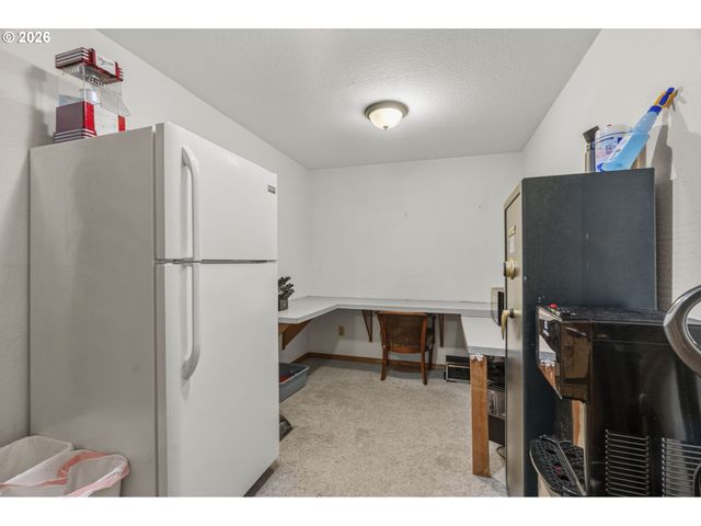 891 YOUNG Rd, Kelso, WA 98626