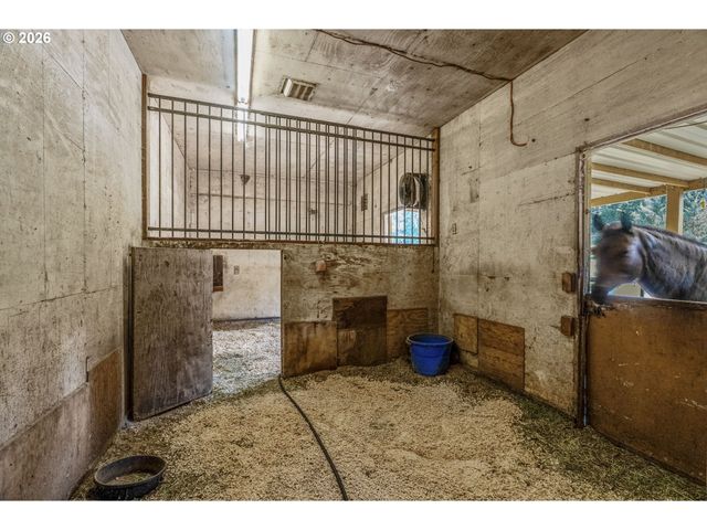 891 YOUNG Rd, Kelso, WA 98626