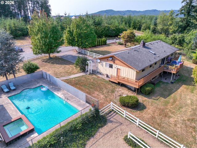 891 YOUNG Rd, Kelso, WA 98626
