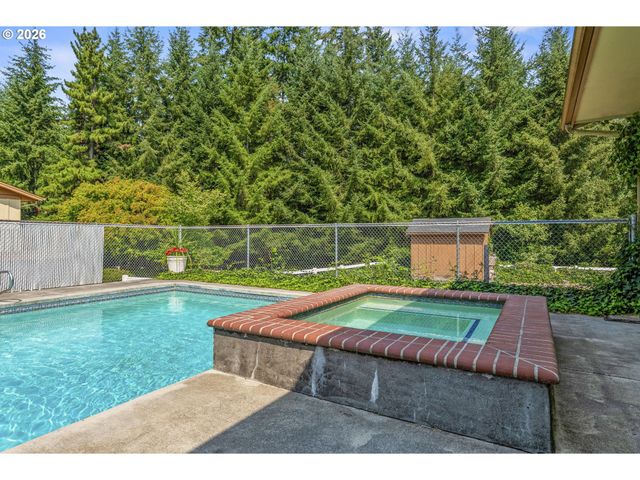 891 YOUNG Rd, Kelso, WA 98626