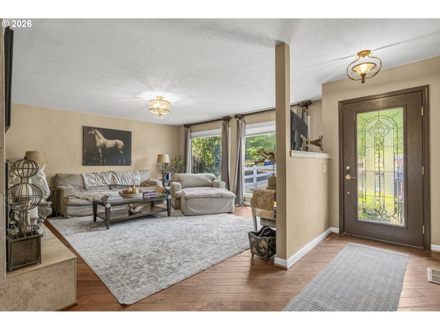 891 YOUNG Rd, Kelso, WA 98626