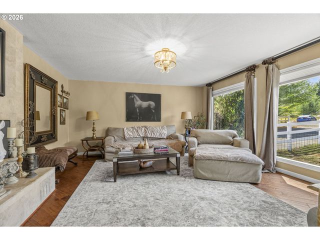 891 YOUNG Rd, Kelso, WA 98626