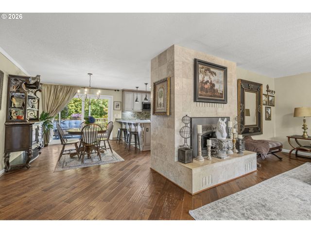 891 YOUNG Rd, Kelso, WA 98626