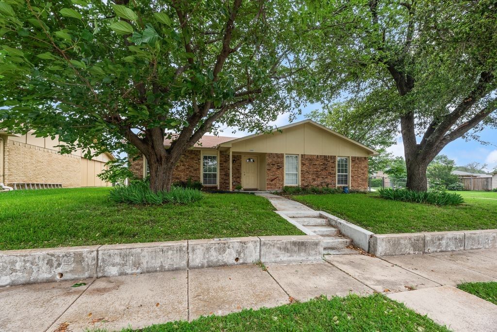 5801 Redwood Lane, Rowlett, TX 75089
