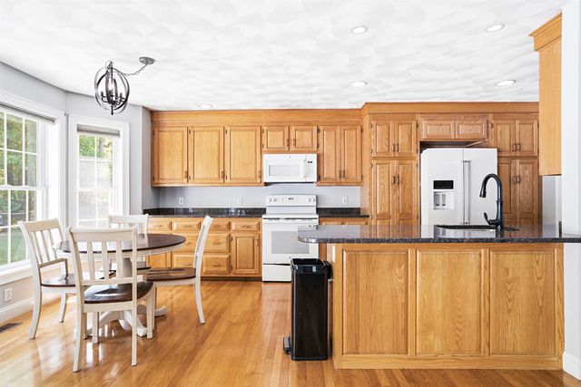 22 May Lane, Pelham, NH 03076