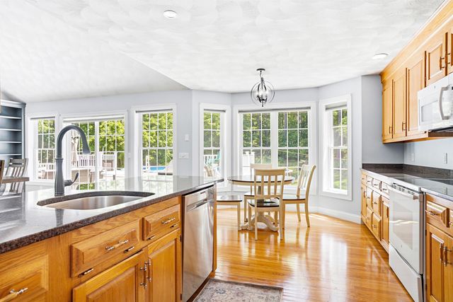 22 May Lane, Pelham, NH 03076