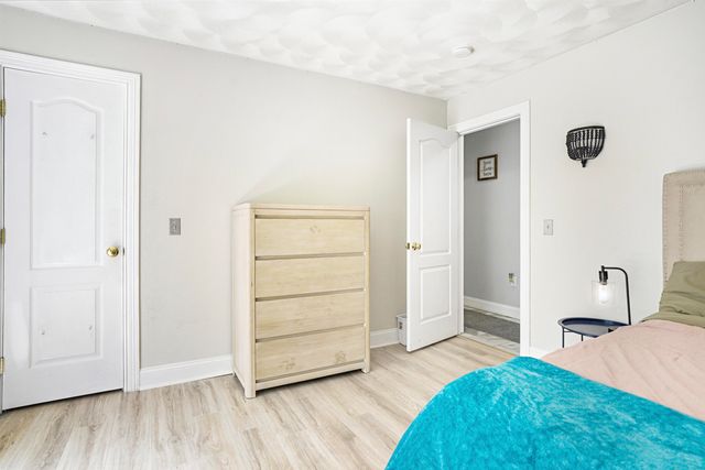 22 May Lane, Pelham, NH 03076