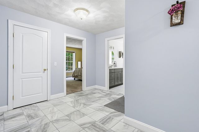 22 May Lane, Pelham, NH 03076