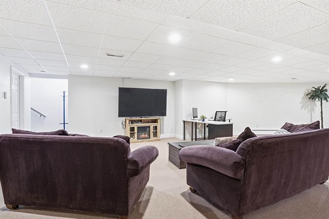 22 May Lane, Pelham, NH 03076