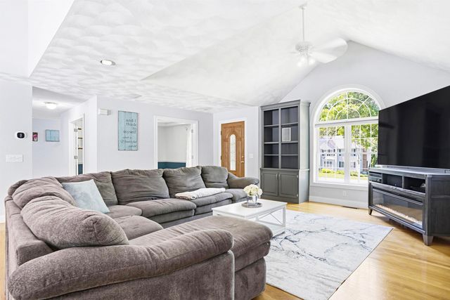 22 May Lane, Pelham, NH 03076