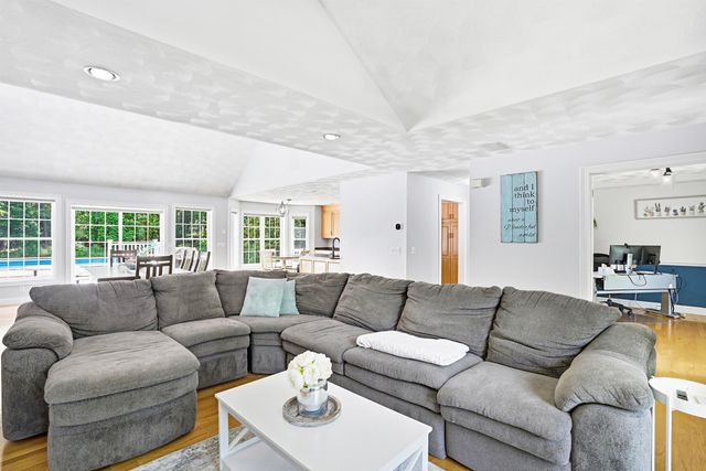 22 May Lane, Pelham, NH 03076