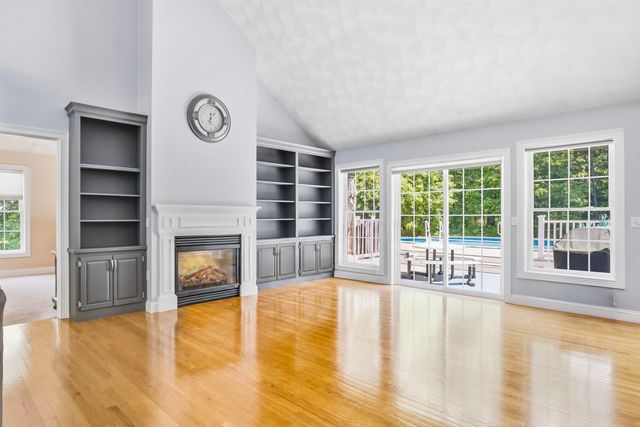 22 May Lane, Pelham, NH 03076