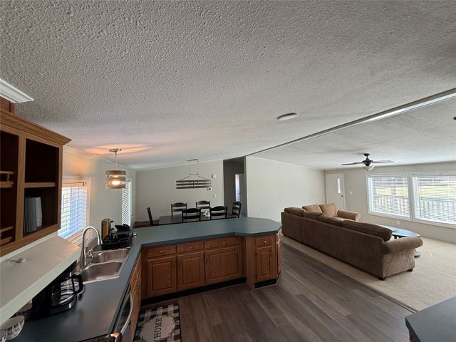 277 Oaks Crossing, Mineral Wells, TX 76067