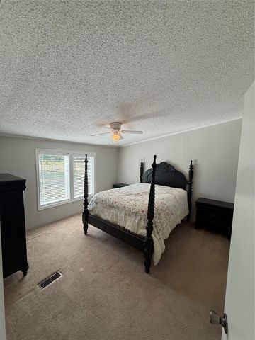 277 Oaks Crossing, Mineral Wells, TX 76067